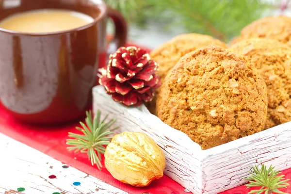 Weihnachtsplätzchen und Kaffee — Stockfoto