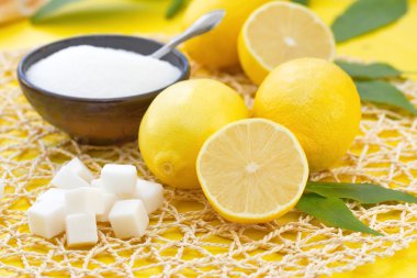 Taze limon ve şeker