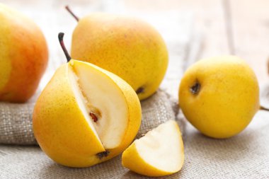 Masada taze armutlar