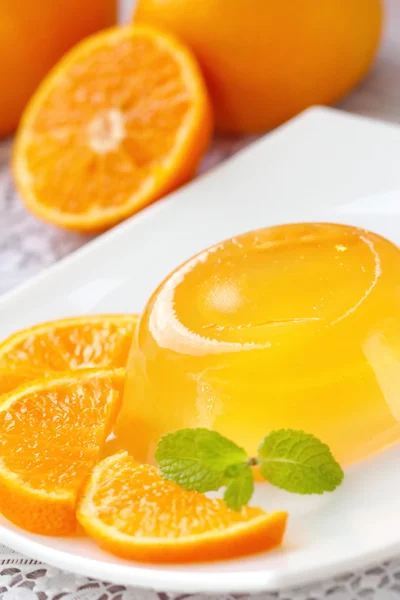 Фруктовое желе со свежими апельсинами — стоковое фото