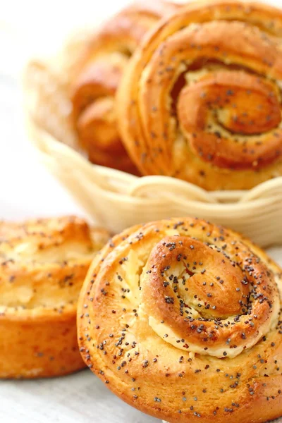 Rollos dulces con semillas de amapola —  Fotos de Stock