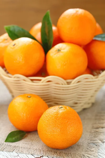 Tangerinas em uma cesta — Fotografia de Stock