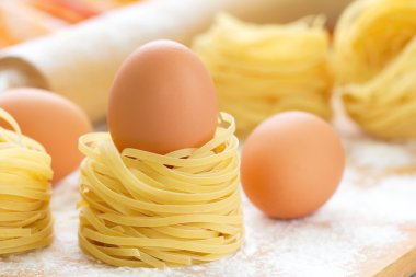 Spagetti yuva ve yumurta