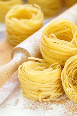 Yemek pişirmek için hazırlanmış spagetti yuva