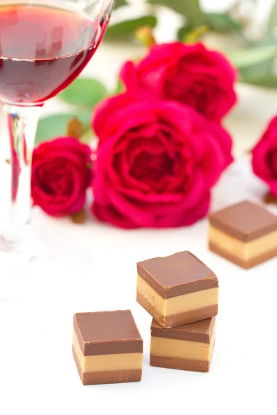 Chocolate and roses — Stock Photo, Image