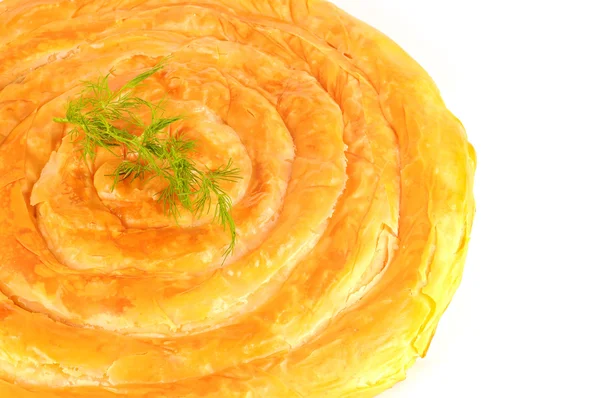Свіжий запечений середземноморський тістечковий пиріг, наповнений сиром, гарніс Стокова Картинка