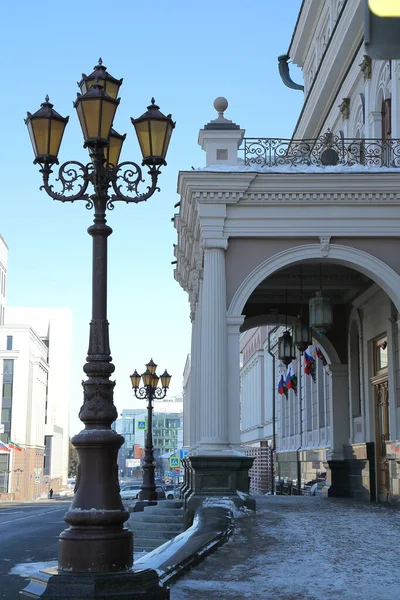 Kazan 'ın merkezinde BeaBeautiful binası. Kazan.Lantern' in Mimarisi. Yakın plan.