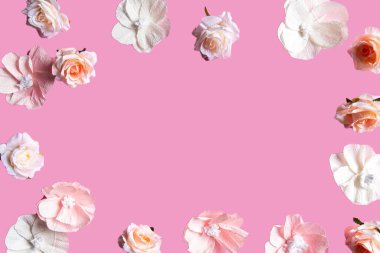 Kumaş tasarımı için pembe çiçek arka planı. Klasik doğa illüstrasyonu. Bahar düğünü davetiyesi. Çiçek açan bahar çiçeği kartı. Bahar buketi.