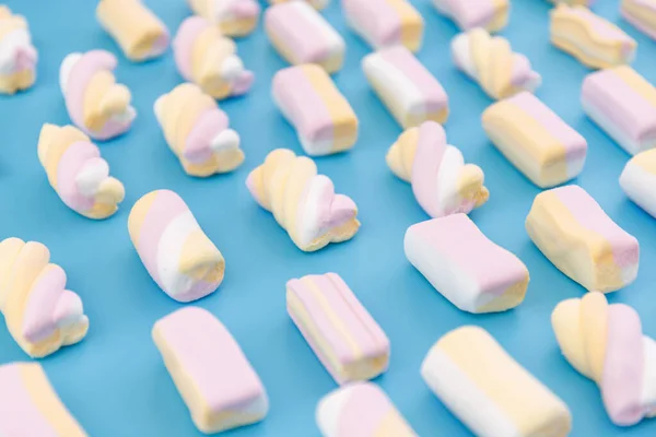 Πολύχρωμο Φόντο Marshmallows Χώρο Αντίγραφο Στο Πάνω Μέρος Κοντινό Πλάνο — Φωτογραφία Αρχείου