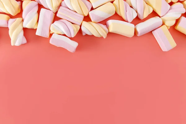 Färgglada Marshmallows Bakgrund Med Kopieringsutrymme Högst Upp Närbild Marshmallows Färgglada — Stockfoto