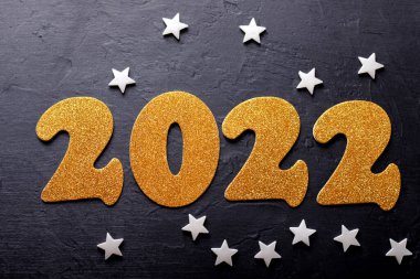 Mutlu Noeller ve mutlu yıllar konsepti, 2022 siyah arkaplanda altın rakamlar