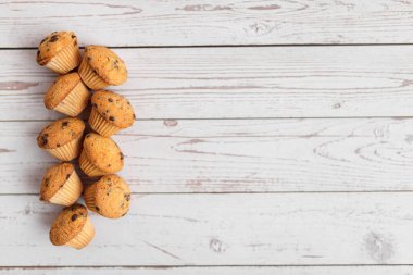 Ev yapımı çikolatalı kekler Kahvaltı için hazır.