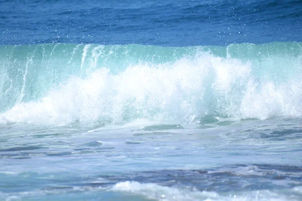 Vlny oceánu shazovat — Stock fotografie