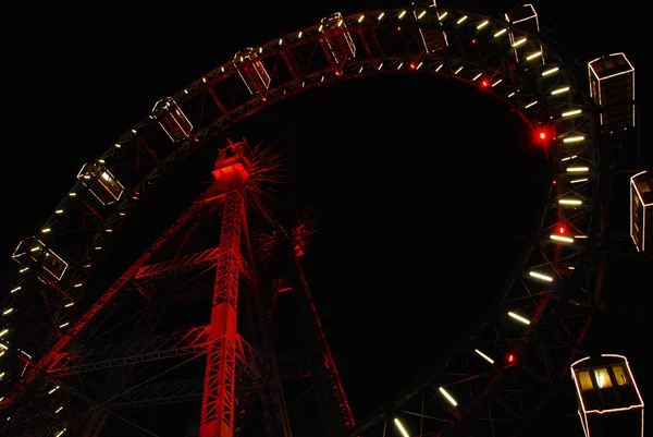 Wiener Riesenrad (reuzenrad van Wenen) 's nachts. Stockafbeelding