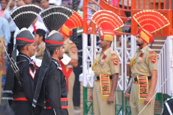 Garde pakistanaise à la cérémonie de la frontière de Wagah . — Photo