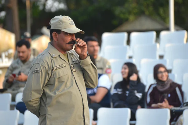 Guardas paquistaneses na cerimônia de fronteira de Wagah . — Fotografia de Stock