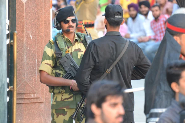 Garde pakistanaise à la cérémonie de la frontière de Wagah . Photos De Stock Libres De Droits