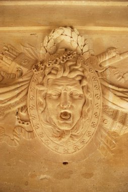 Medusa'nın yüzündeki duvar