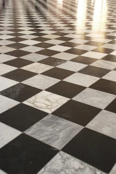 siyah ve beyaz mermer zemin