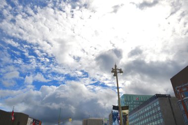 Şehir merkezindeki Ottawa üzerinde gökyüzü