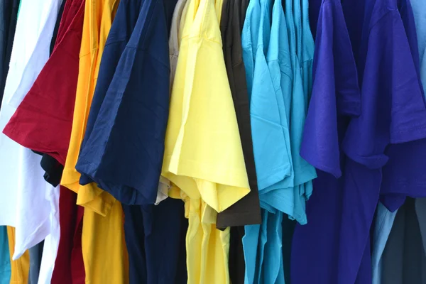T-shirts On A Rack — Stock Photo, Image