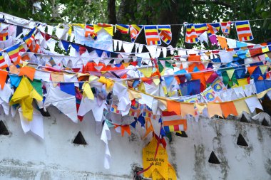 Renkli dua bayrakları