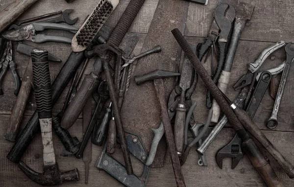 Sammlung Alter Handwerkzeuge Für Die Holzbearbeitung Auf Einer Groben Werkbank — Stockfoto