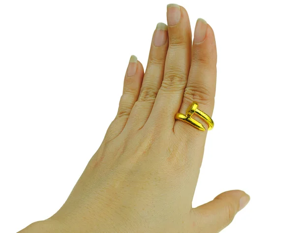 Mooie Vrouw Hand Zet Een Gouden Ring Sieraden Geïsoleerd Witte — Stockfoto