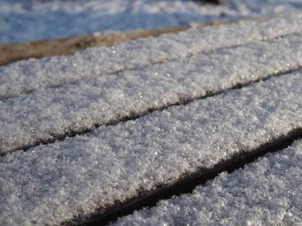 Neve Fresca Fofa Corrimão Madeira Perto — Fotografia de Stock