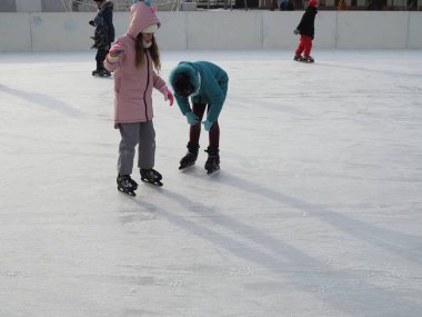 Halka açık buz pateni pisti