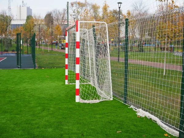 Boisko Piłki Nożnej Zachmurzeniem Parku Miejskim — Zdjęcie stockowe