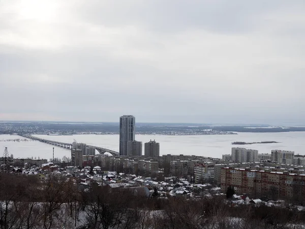 Panorama Saratov Winter Stad Uitzicht Brug Bevroren Wolga — Stockfoto