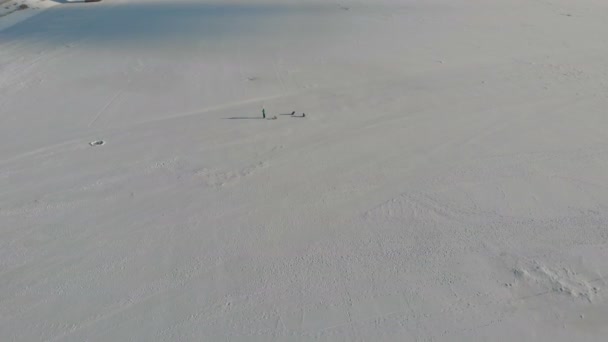 Volga Gelée Par Une Journée Hiver Claire Les Gens Marchent — Video