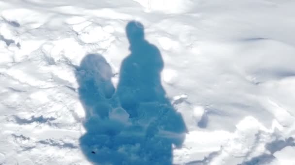 Shadow Walking Snowboarder Snow — Stock Video