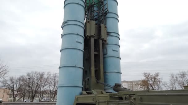 Russian anti-aircraft missile system of large and medium-range air defense missile system ADMS . It is intended for the destruction of all current and future means of destruction and space attack — Stock videók