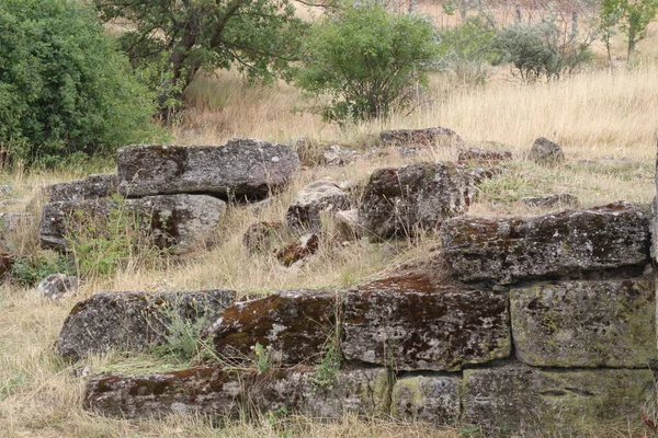 Ruínas Antigas Edifícios Romanos Pedras Cobertas Com Musgo — Fotografia de Stock