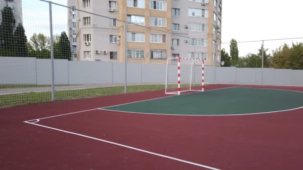 Mini Calcio All Aperto Vuoto Una Zona Residenziale Della Città — Video Stock