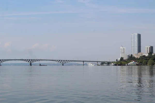 Rusia Puente Ciudad Saratov Río Volga — Foto de Stock