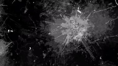 Siyah arka planda çizikler ve tahıllar olan eski bir filmin çerçeve taklidi üzerine kaplan