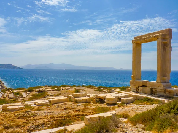 Portara - ruínas do antigo templo de Delian Apollo — Fotografia de Stock