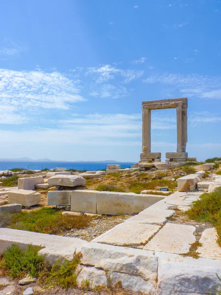 Portara - ruins of ancient temple of Delian Apollo — Stock Photo, Image