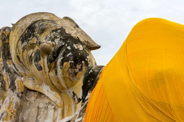 Buda reclinado en Wat Lokayasutharam — Foto de Stock