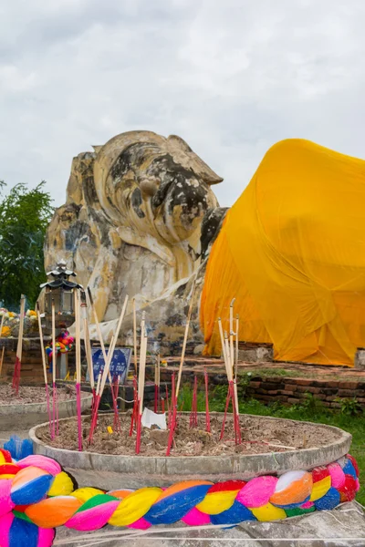 Buda reclinado en Wat Lokayasutharam — Foto de Stock