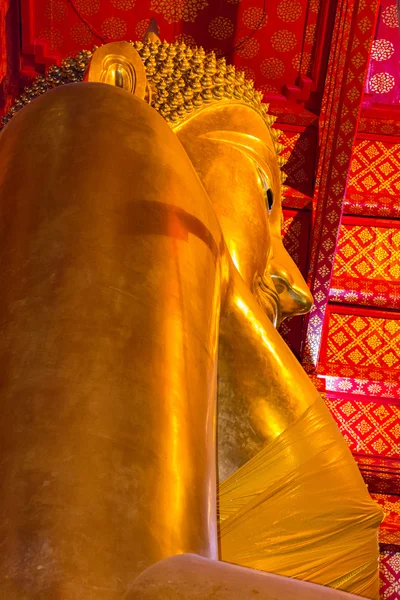 Goldene Buddha-Statue — Stockfoto