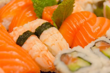 Rulo suşi ve california seti