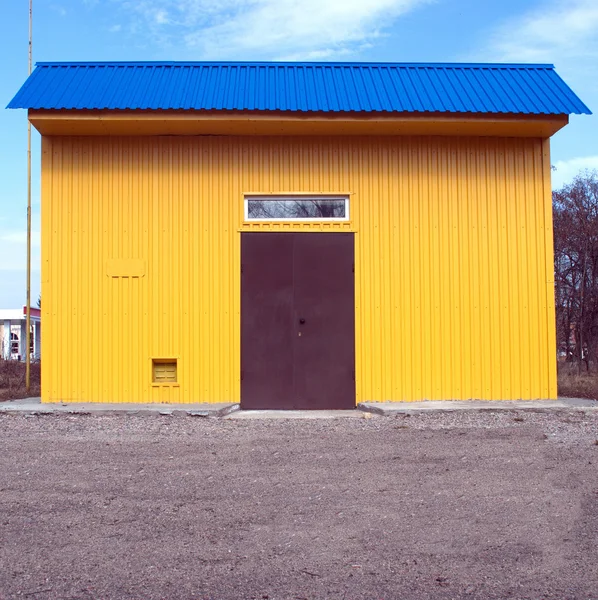 Budování modrá žlutá — Stock fotografie