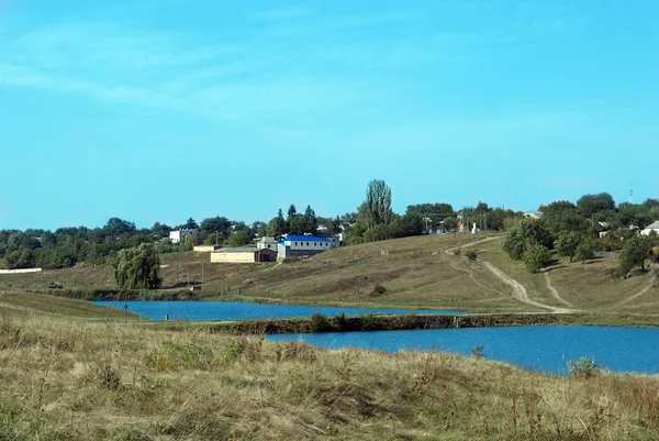 Dom nad jeziorem — Zdjęcie stockowe