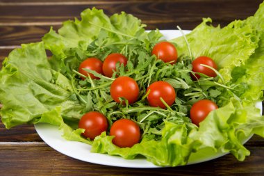 Domatesli Roka Salatası