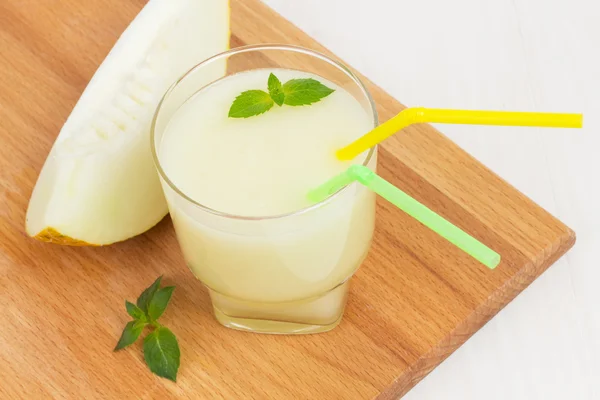 Delicioso batido de melão com hortelã — Fotografia de Stock