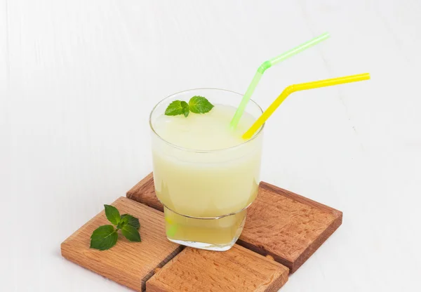 Délicieux cocktail smoothie melon à la menthe — Photo